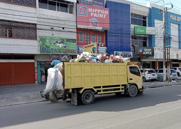 Operator Diminta Bekerja Maksimal, DLHK Klaim Pengangkutan Sampah di Pekanbaru Berangsur Normal