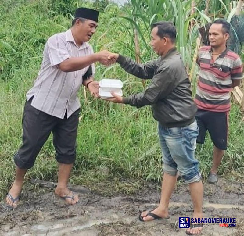 Arif Frans Darmana Bersama Tim Jumat Berkah Blusukan ke Daerah Terdampak Banjir di Tangkerang Labuai