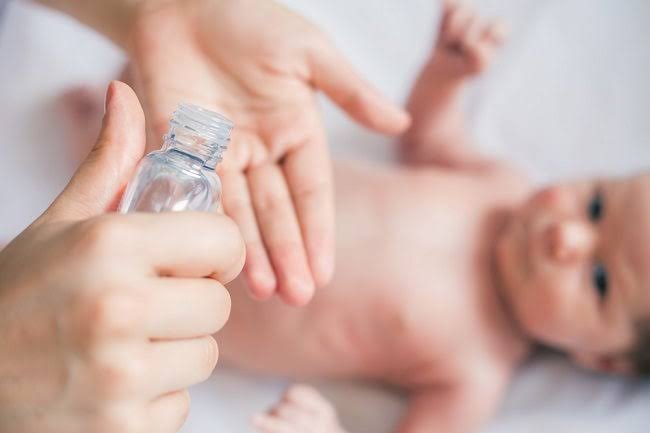 Ini 8 Manfaat Minyak Telon Untuk Bayi, Bisa Hangatkan Tubuh Sampai Atasi Masalah Pernapasan