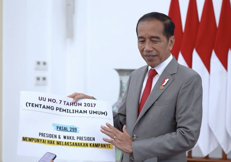 Jokowi Rajin Bagi-bagi Bansos Tapi Tak Libatkan Menteri Sosial, Ini Alibi Istana