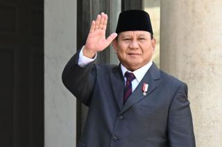 Melayat ke Rumah Duka Rizal Ramli, Prabowo: Kita Tetap Sahabat Walaupun Memilih Jalan Berbeda!