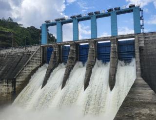 Sempat Diturunkan, PLTA Koto Panjang Kembali Tambah Tinggi Bukaan Pintu Waduk