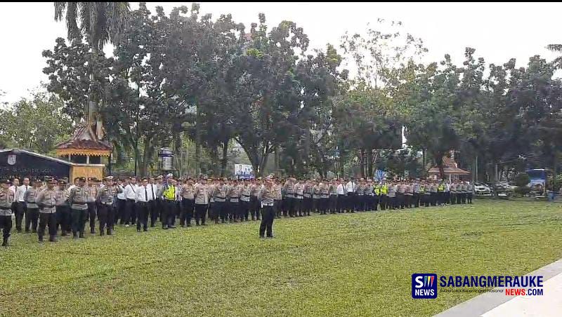 Ratusan Personil Polisi RW Ikuti Apel Untuk Pengamanan Pemilu 2024 di MPP Pekanbaru
