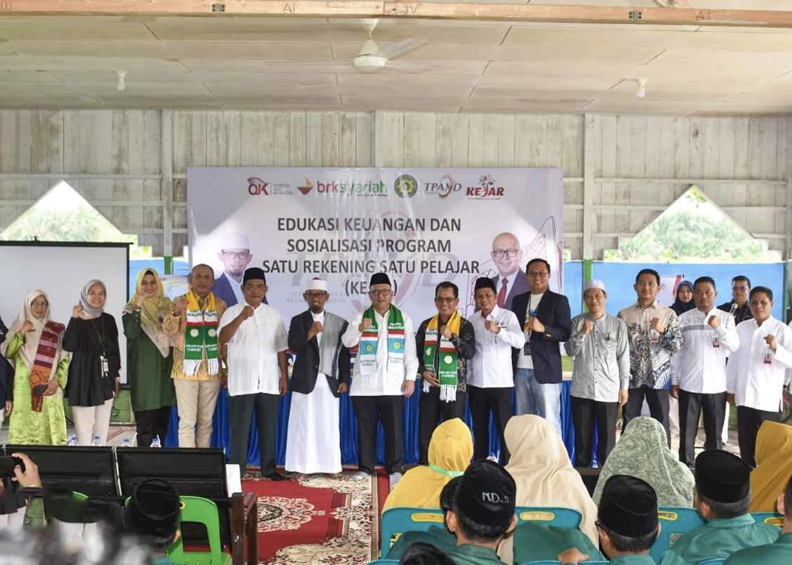 BRK Syariah Bersama OJK Riau Sosialisasi Program Kejar dan Salurkan Bantuan Masjid Ponpes Darul Fikri