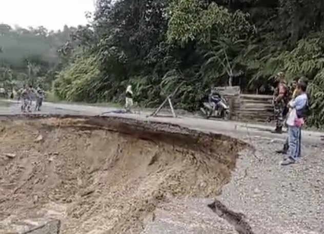 Hari Ini Jalan Nasional di Kuansing Sudah Bisa Dilintasi Pasca Tebing Turap Amblas, Sistem Buka-Tutup