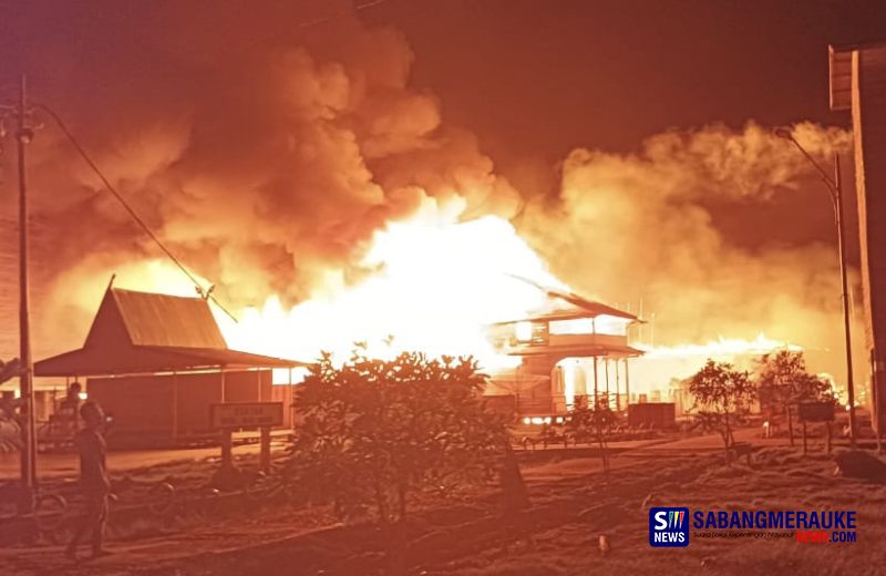Tujuh Bangunan di Desa Bandul Kepulauan Meranti Hangus Dilalap Api, Logistik Pemilu Nyaris Terbakar