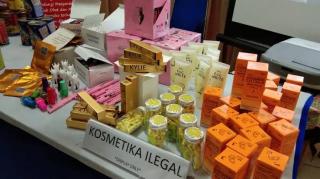 Temukan 246 Kosmetik Ilegal, Penjual Musnahkan Sendiri di Kantor BPOM