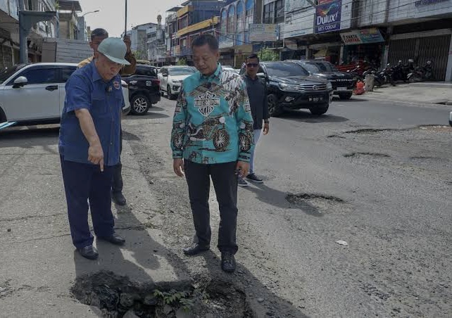 16 Ruas Jalan Pekanbaru Segera Diperbaiki, Pj Gubernur Riau: Mohon Maaf Jika Nanti Toko dan Pedagang Terganggu