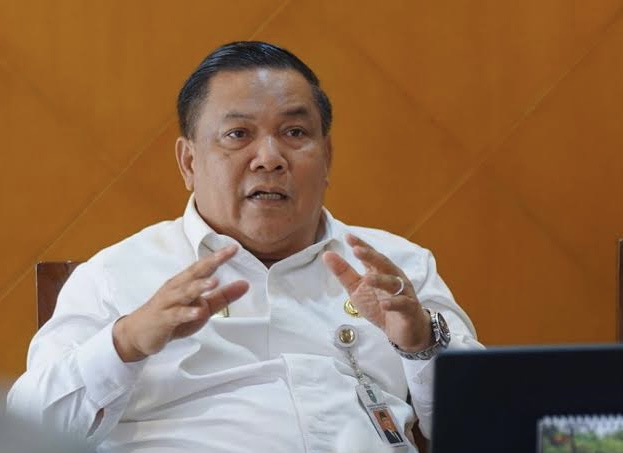 Pj Gubernur Riau Larang Pejabat Eselon II Nongkrong di Kedai Kopi saat Jam Kerja, Ancam Copot Jabatan