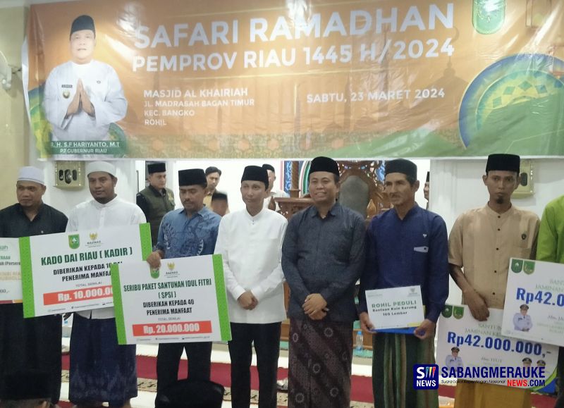 Wabup Rohil Dampingi Pj Sekdaprov Riau Safari Ramadan di Masjid Al-Khairiyah Bagansiapiapi, Serahkan Sejumlah Bantuan