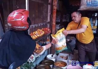 Harga Beras Masih Tinggi, Warga Pekanbaru Buru Beras Bulog