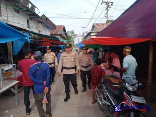 Pastikan Aktivitas Berburu Takjil Aman, Polsek Gaung Anak Serka Lakukan Patroli di Pasar Teluk Pinang