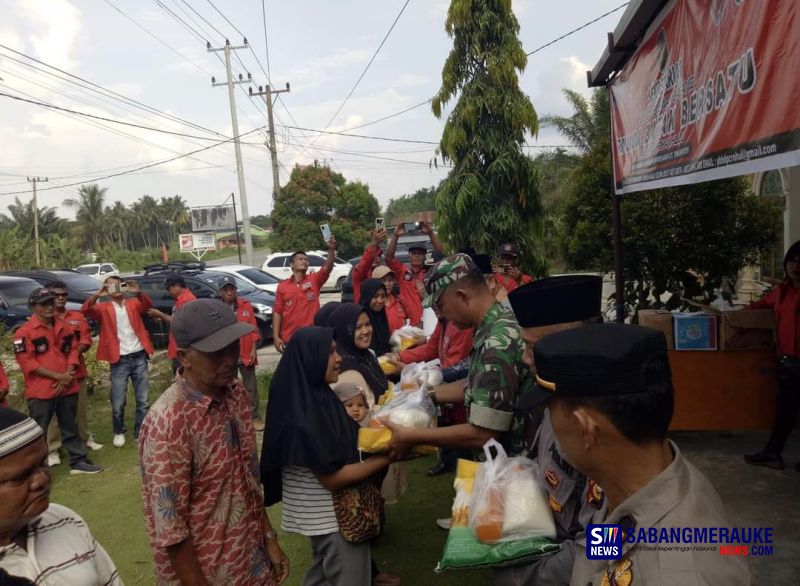 Berkah Ramadan, Pemuda Batak Bersatu Rohul Gelar Bakti Sosial dan Berbagi Takjil Gratis