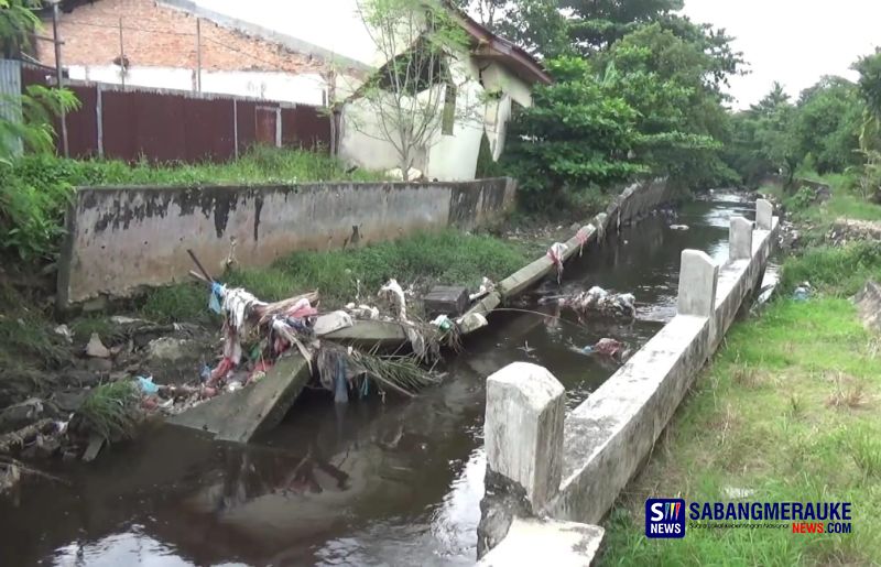 Turap Tak Kunjung Diperbaiki, Rumah Warga di Pekanbaru Nyaris Roboh