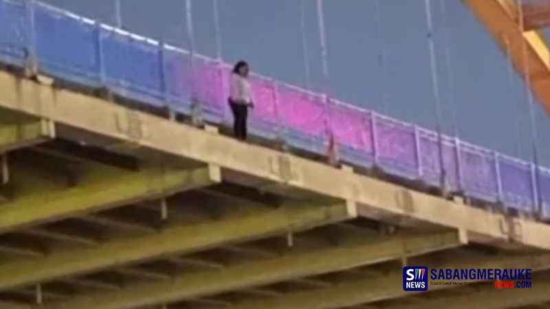 Warga Gagalkan Seorang Wanita yang Ingin Bunuh Diri di Jembatan Siak III Pekanbaru