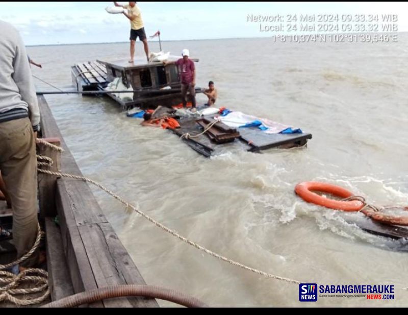 Waduh! Kapal Pengangkut 14 Ton Beras Bansos Karam di Pantai Beting Kepulauan Meranti