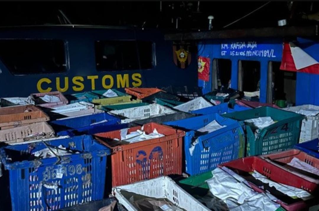 Bea Cukai Bengkalis Tangkap 16 Ton Mangga dan 12 Ton Bawang Merah Ilegal Asal Malaysia, ABK Kapal Kabur Terjun ke Laut
