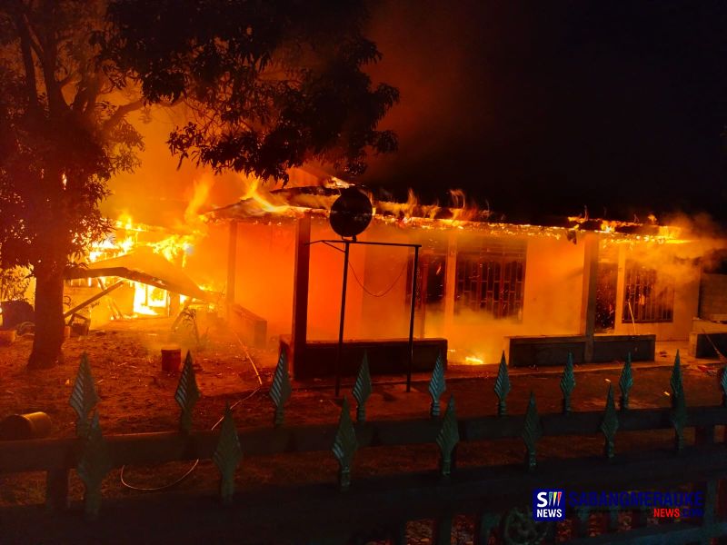 Diduga Korsleting Listrik, Gudang Barang Bekas dan Teras Rumah Warga di Bagan Batu Rohil Terbakar