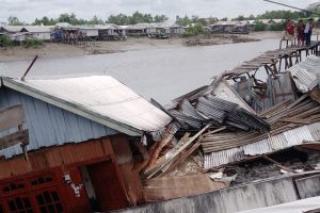 Bencana Longsor di Tanah Merah Indragiri Hilir, 6 Rumah Penduduk Rusak Berat