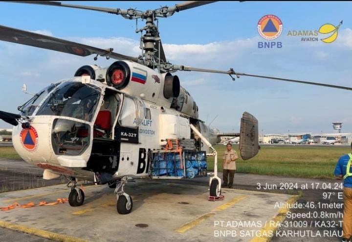 Bantuan Helikopter Water Bombing dari BNPB Tiba di Riau