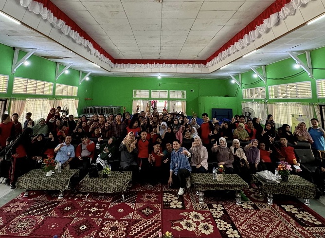 Dukung Percepatan Literasi dan Inklusi Keuangan, BRK Syariah Sosialisasi Tabungan Simpel ke Pelajar SLB Pembina Pekanbaru
