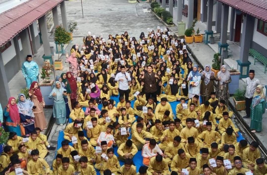 Antusias Ikuti Sosialisasi Program KEJAR, 200 Pelajar SMPN 1 Tebing Tinggi Buka Tabungan Simpel di BRK Syariah 