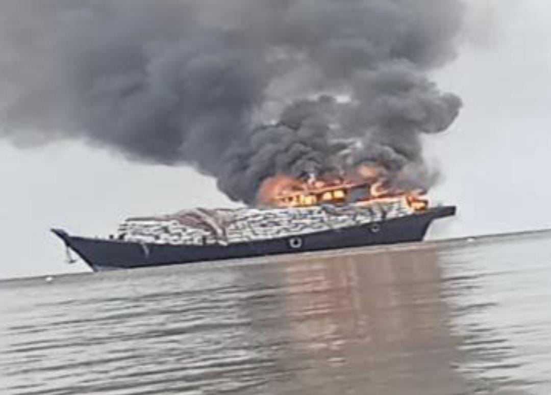 Mau Diantar ke Batam, Kapal Bermuatan Arang Terbakar di Perairan Kepulauan Meranti