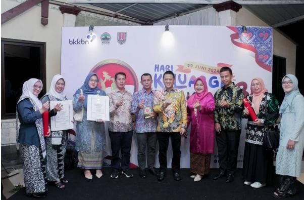 Wow! Kabupaten Kampar Kembali Raih Penghargaan Bangga Kencana dan Percepatan Penurunan Stunting 2024