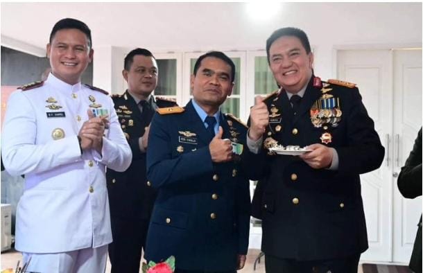 HUT Bhayangkara ke-78, Tiga Pimpinan TNI di Riau Datangi Rumah Kapolda