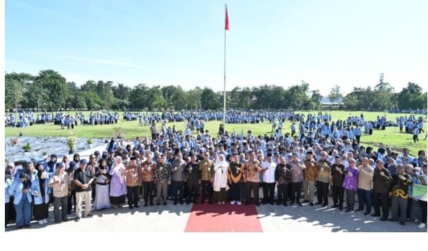Penyerahan Secara Simbolis 5.210 Mahasiswa Kukerta UNRI Kepada Pimpinan 12 Kabupaten/Kota di Riau
