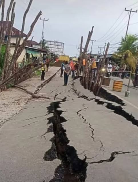 Longsor Menerpa Tembilahan, Pemkab Kini Larang Kendaraan Bobot 8 Ton Melintas