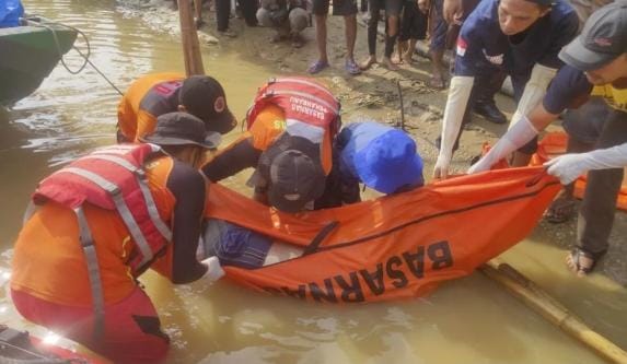 Kakek Nelayan yang Tenggelam di Sungai Indragiri Ditemukan Meninggal Dunia