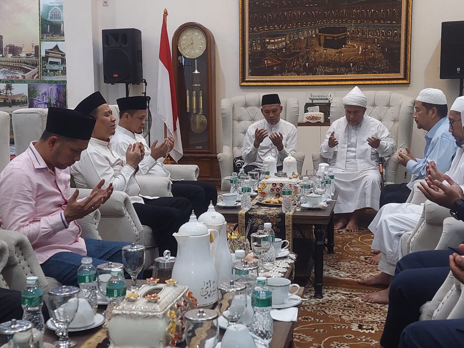 Agung Nugroho-Markarius Anwar Sambangi Tuan Guru Ismail Royan