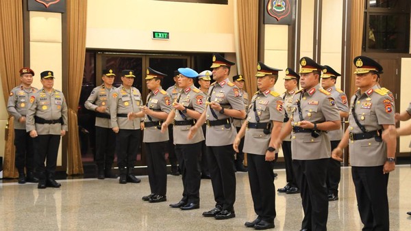 Terbaru! 5 Kombes Polisi Pecah Bintang Jadi Jenderal Pasca Mutasi, 1 Orang Raih Bintang Tiga