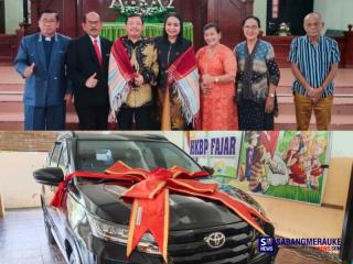 Dukung Tugas Pelayanan Gereja, Keluarga Parulian Dapot Tambunan Sumbangkan Mobil Toyota Rush ke HKBP Fajar