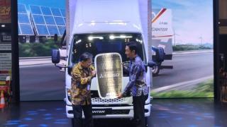 Pertama di Indonesia, Fuso Jual Truk Listrik ke PT Yusen Logistic