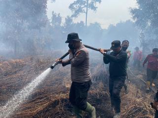Baru Dilantik, Kapolsek Merbau Iptu Jimmy Langsung Dihadapkan Kebakaran Hutan Lahan
