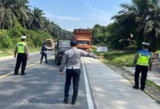 Dishub Riau Tilang 118 Truk di Pelalawan Tak Miliki Surat Laik Jalan