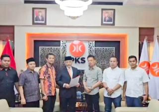 Afrizal Sintong-Setiawan Terima SK Dukungan dari DPP PKS Bertarung di Pilkada Rohil 2024
