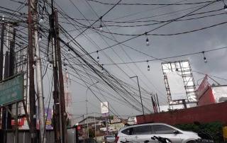 Leher Warga Pekanbaru Terjerat Kabel Optik Melintang di Jalan, Pemko Cuma Kasih Teguran, Tahun Lalu Polisi Pernah Mengusut