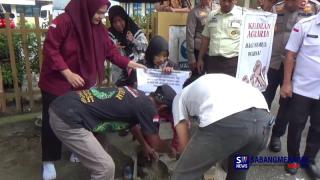 Merasa Dirugikan Terkait Perpanjangan HGU PT Salim Ivomas, Masyarakat Rokan Hilir Cor Kaki di Depan Kantor ATR/BPN Riau