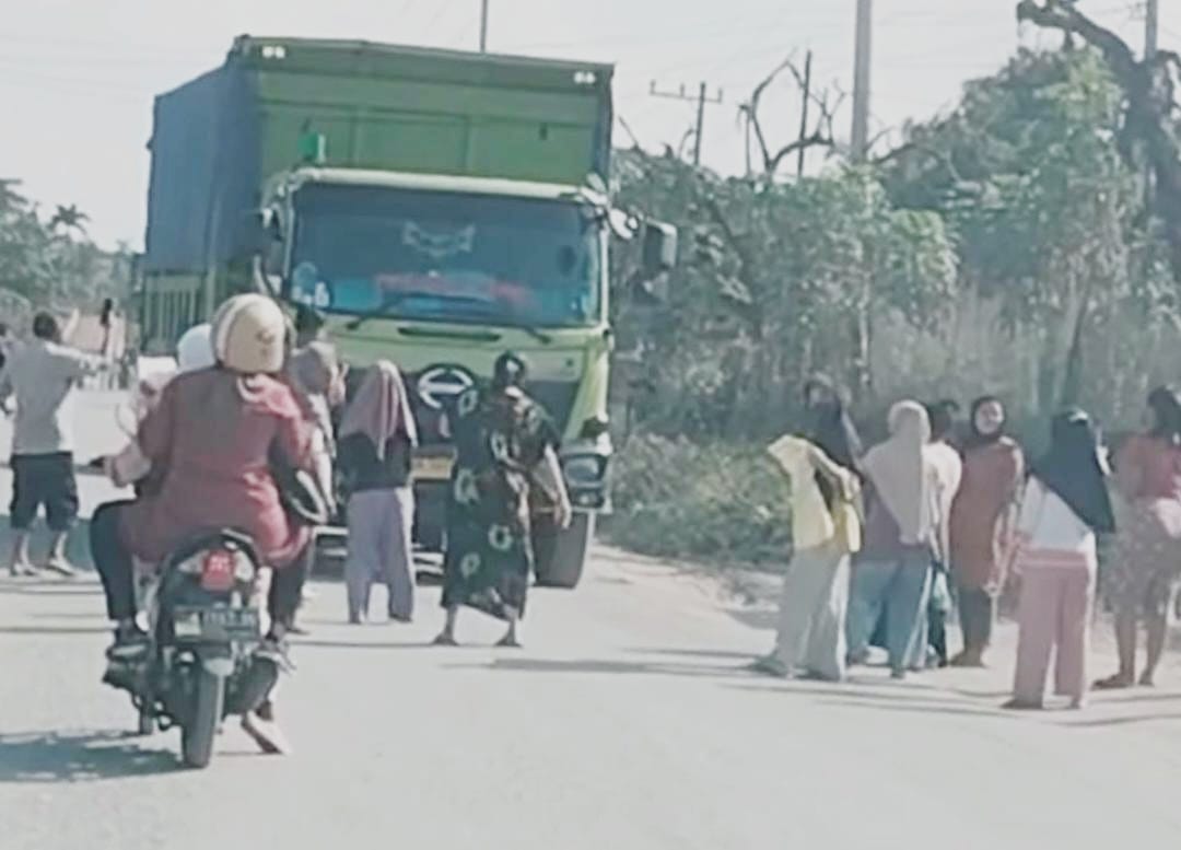 Ratusan Truk Pengangkut Batubara Ancam Daya Tahan Jalan di Inhu, Pemerintah Didesak Cari Solusi