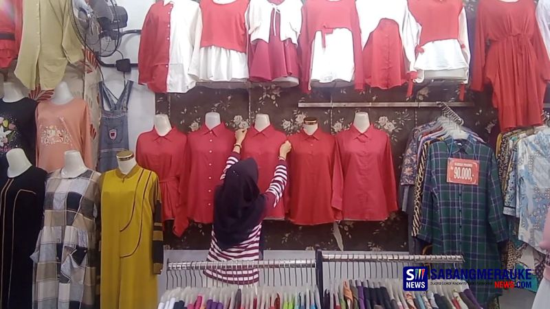 Jelang HUT RI ke-79, Pedagang Baju Bertema Merah Putih Membludak di Pekanbaru