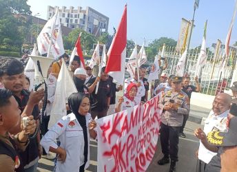 Kasus Video Asusila Diduga Mirip Sekda Rohil Fauzi Efrizal Kembali Diributkan, JPKP Demo di Kantor Gubernur Riau