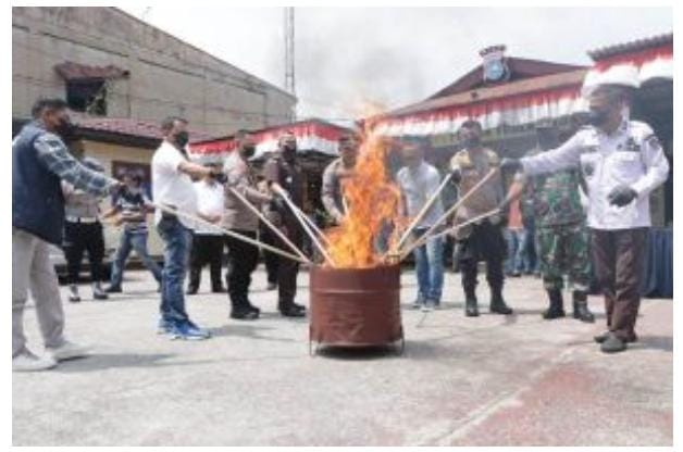 Polsek Siak Lakukan Pemusnahan Barang Bukti 7 Kilogram Daun Ganja Kering