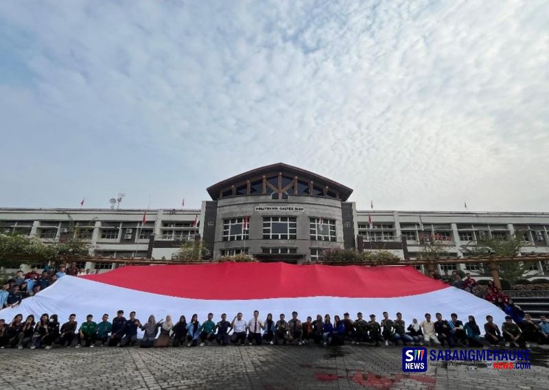 Politeknik Caltex Riau Kibarkan Bendera Merah Putih Raksasa di HUT ke 79 Kemerdekaan Indonesia 2024