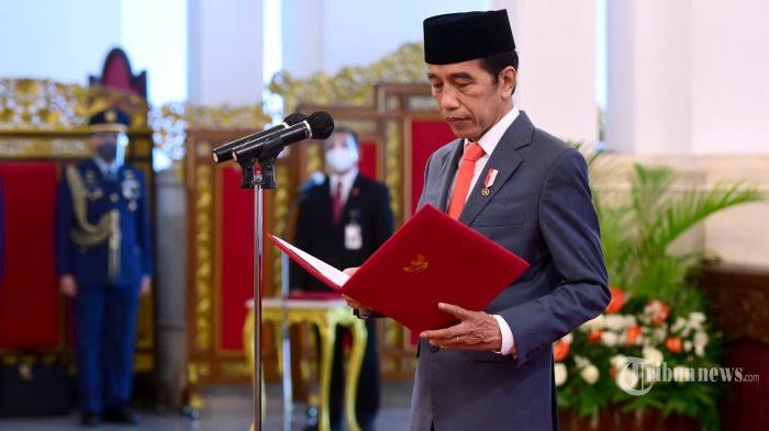 Jokowi Copot 2 Menteri : Menkumham Yasonna Laoly dan Menteri ESDM Arifin Tasrif