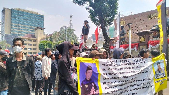 Anggota DPRD Kampar Terpilih Berstatus Tersangka, Massa Demonstrasi di Mabes Polri Desak Kasus Dituntaskan