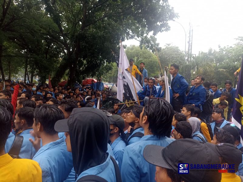 Ribuan Masa Aksi Geruduk Kantor DPRD Provinsi Riau, Sempat Bentrok dengan Aparat