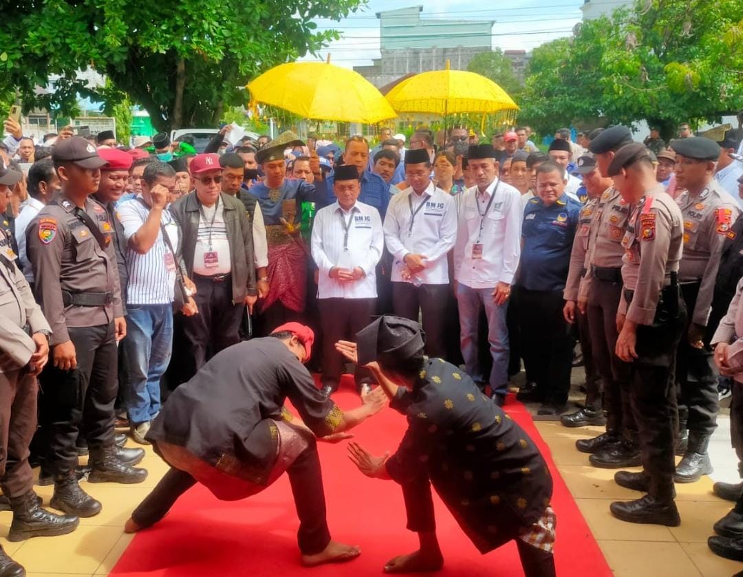 Bistamam-Jhonny Charles Daftar ke KPU Rokan Hilir, Pendukung Teriakkan Ganti Bupati